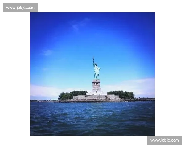 一场关于自由女神像的“保卫战”，背后牵扯出怎样的历史与未来